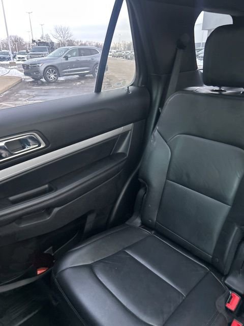 Used 2016 Ford Explorer XLT w/ Equipment Group 202A image 32