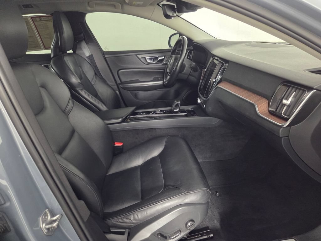 Used 2022 Volvo S60 B5 Momentum AWD/4WD image 31