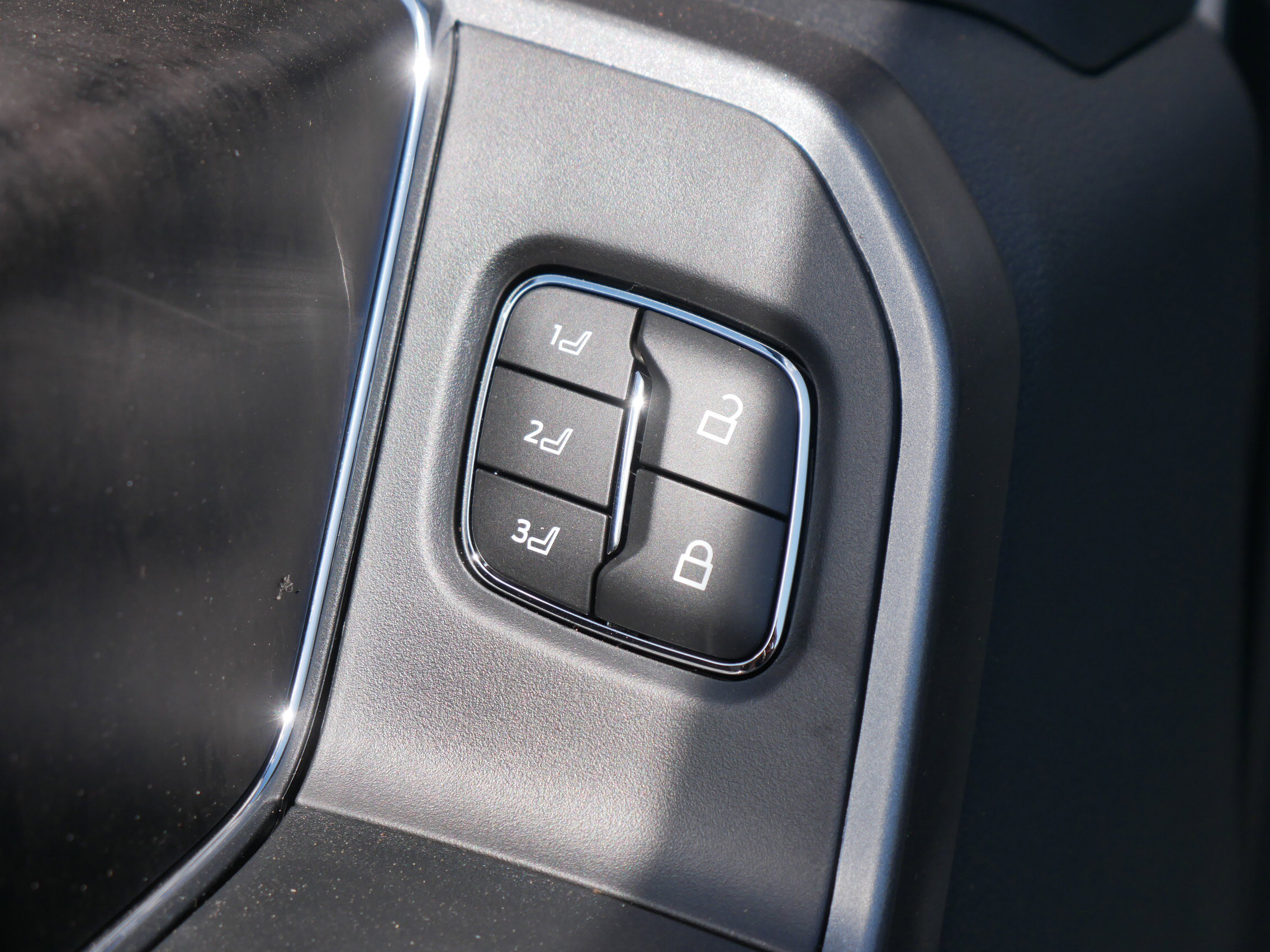 New 2025 Ford F350 Lariat w/ Lariat Ultimate Package image 39