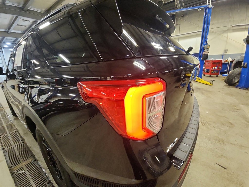 Used 2022 Ford Explorer XLT w/ Equipment Group 202A image 30