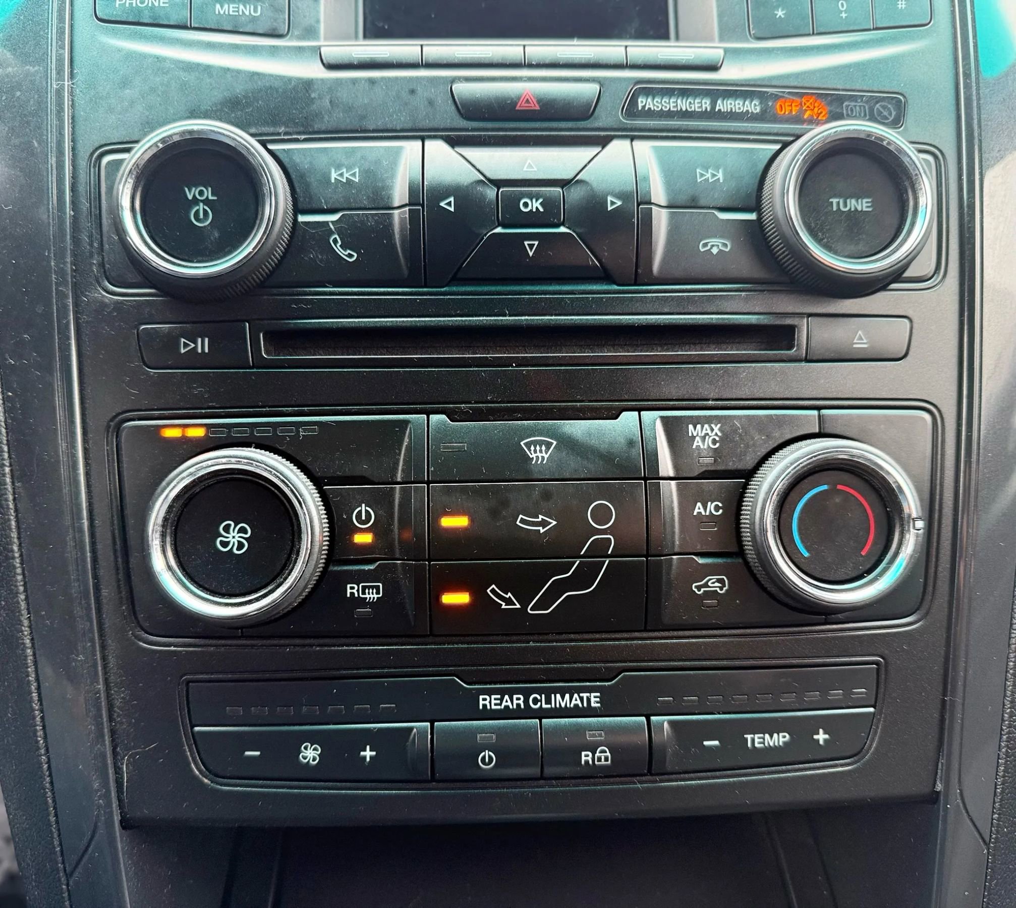 Used 2016 Ford Explorer XLT image 18