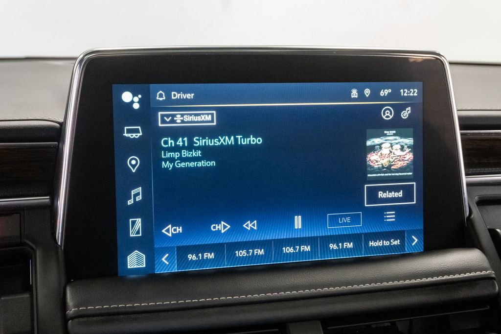 Used 2023 Chevrolet Suburban Premier AWD/4WD image 19