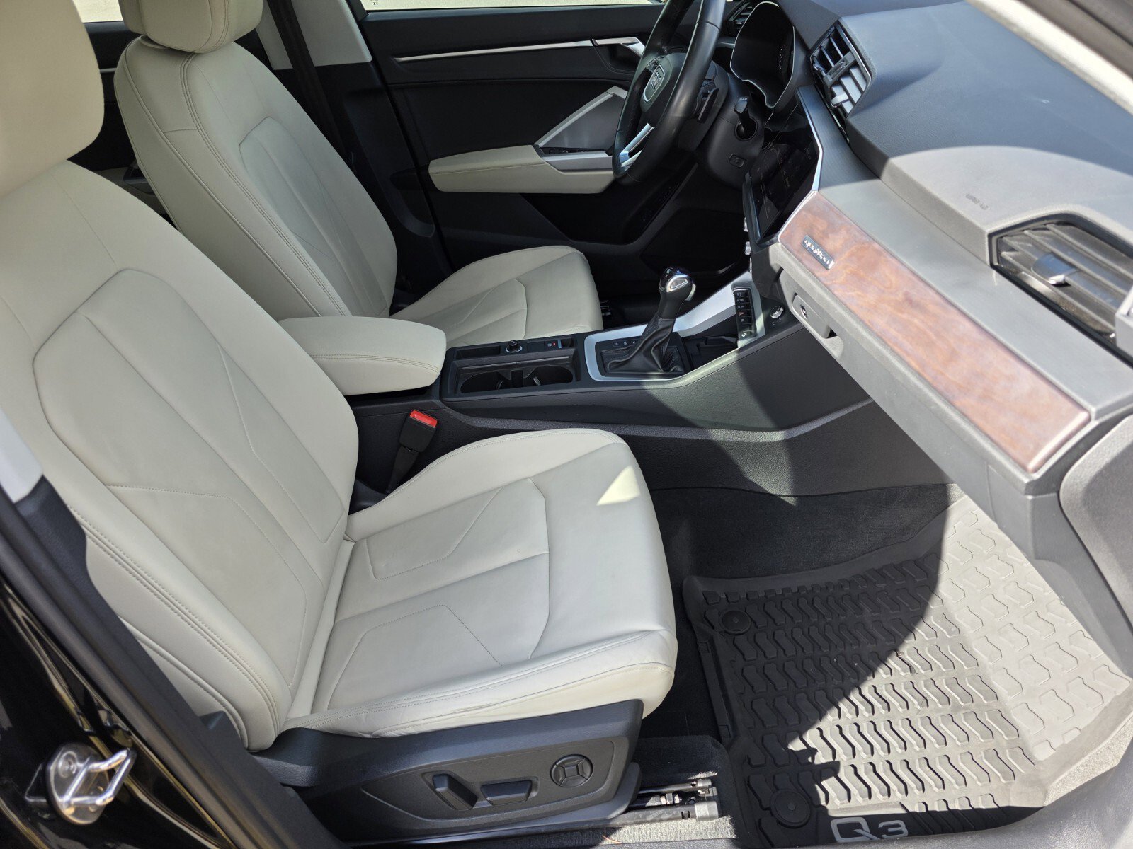 Used 2024 Audi Q3 2.0T Premium AWD/4WD image 3