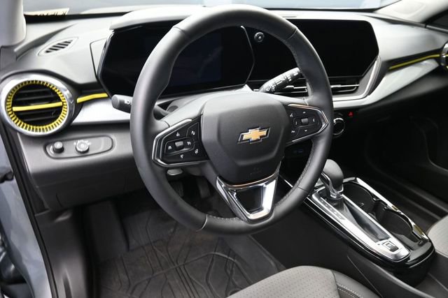 Used 2024 Chevrolet Trax LT w/ Driver Confidence Package FWD image 28