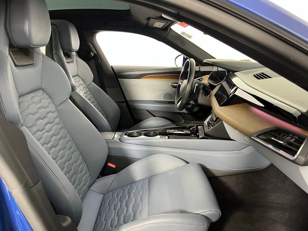 Used 2024 Audi e-tron GT Premium Plus image 30