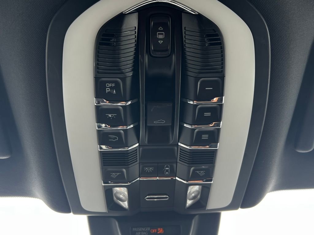 Used 2020 Porsche Macan image 36