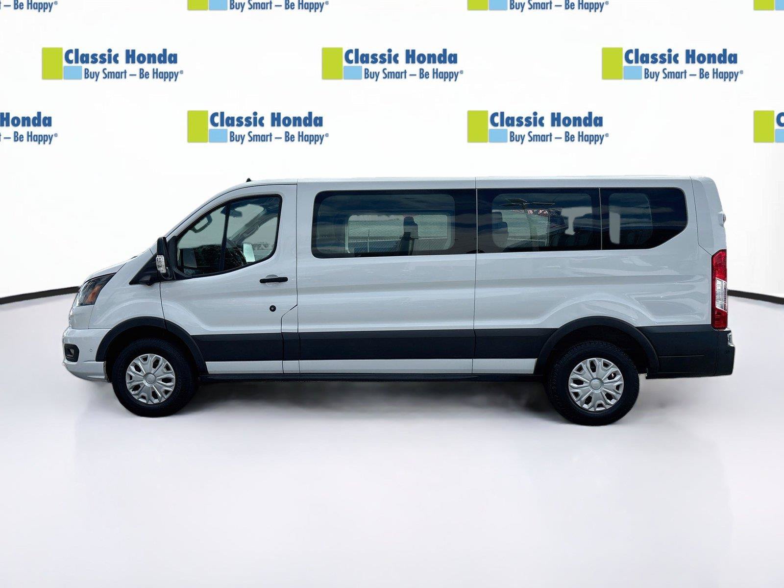 Used 2023 Ford Transit 350 XLT RWD image 4