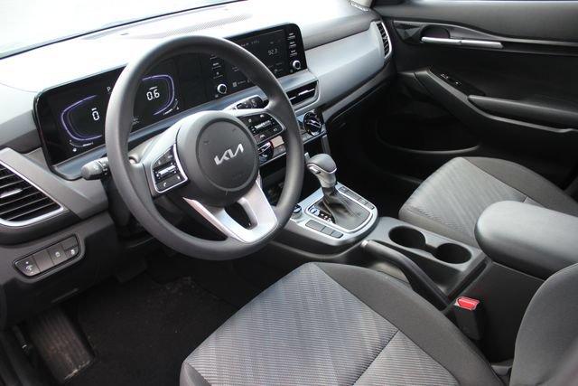 Used 2025 Kia Seltos LX AWD/4WD image 3