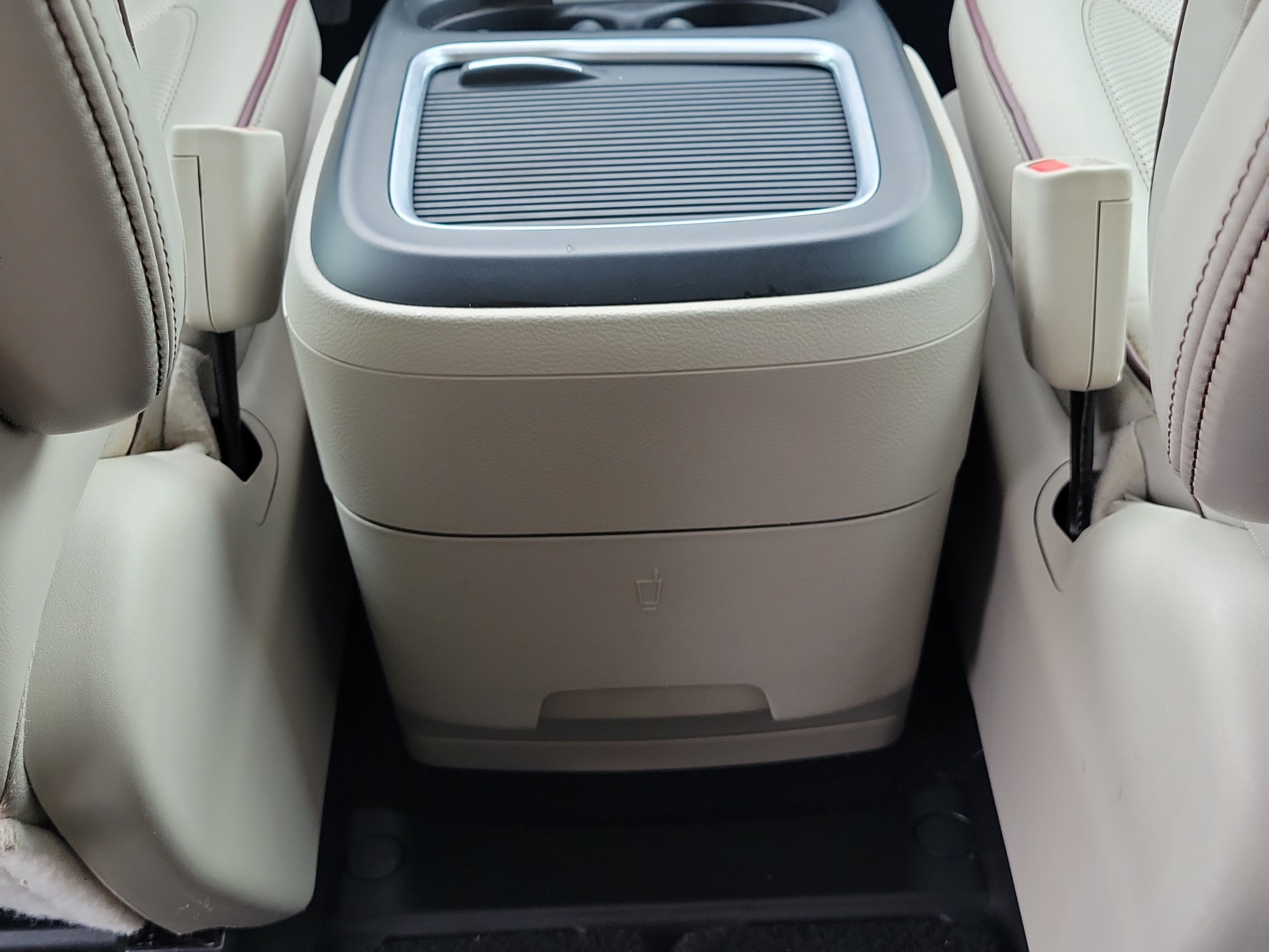 Used 2019 Chrysler Pacifica Limited FWD image 11