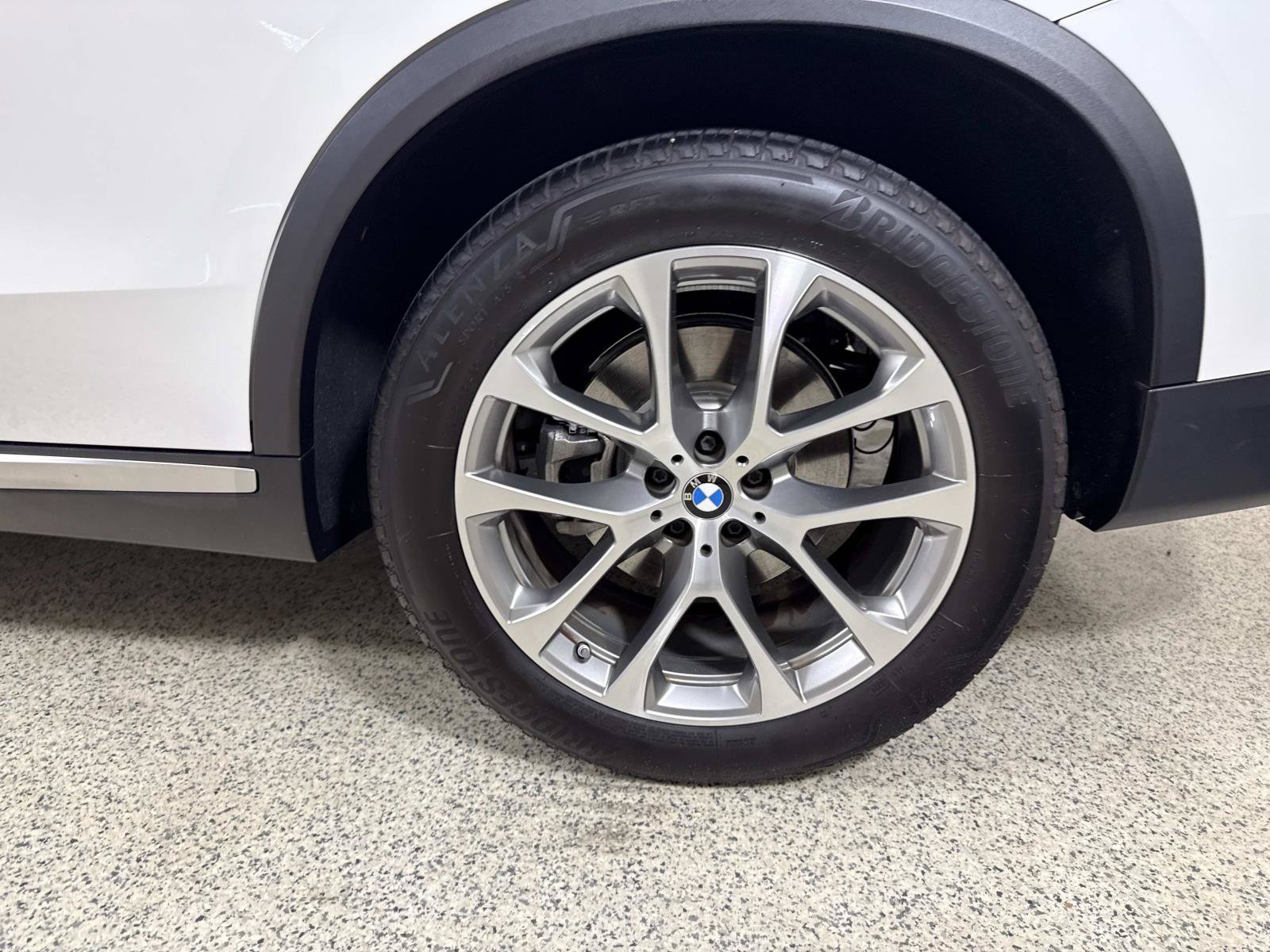Used 2024 BMW X5 sDrive40i w/ Premium Package RWD image 9