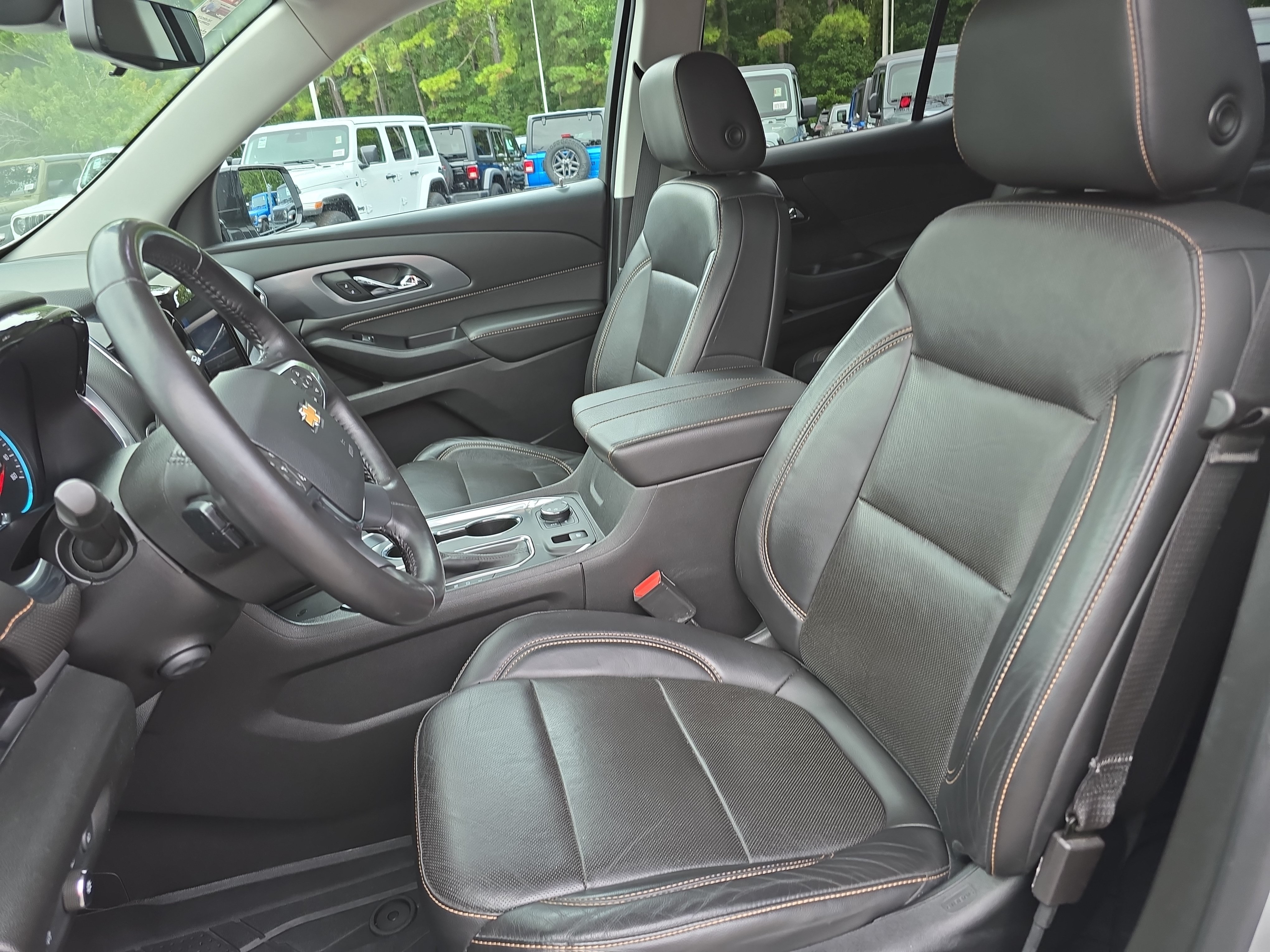 Used 2020 Chevrolet Traverse Premier w/ Redline Edition AWD/4WD image 17
