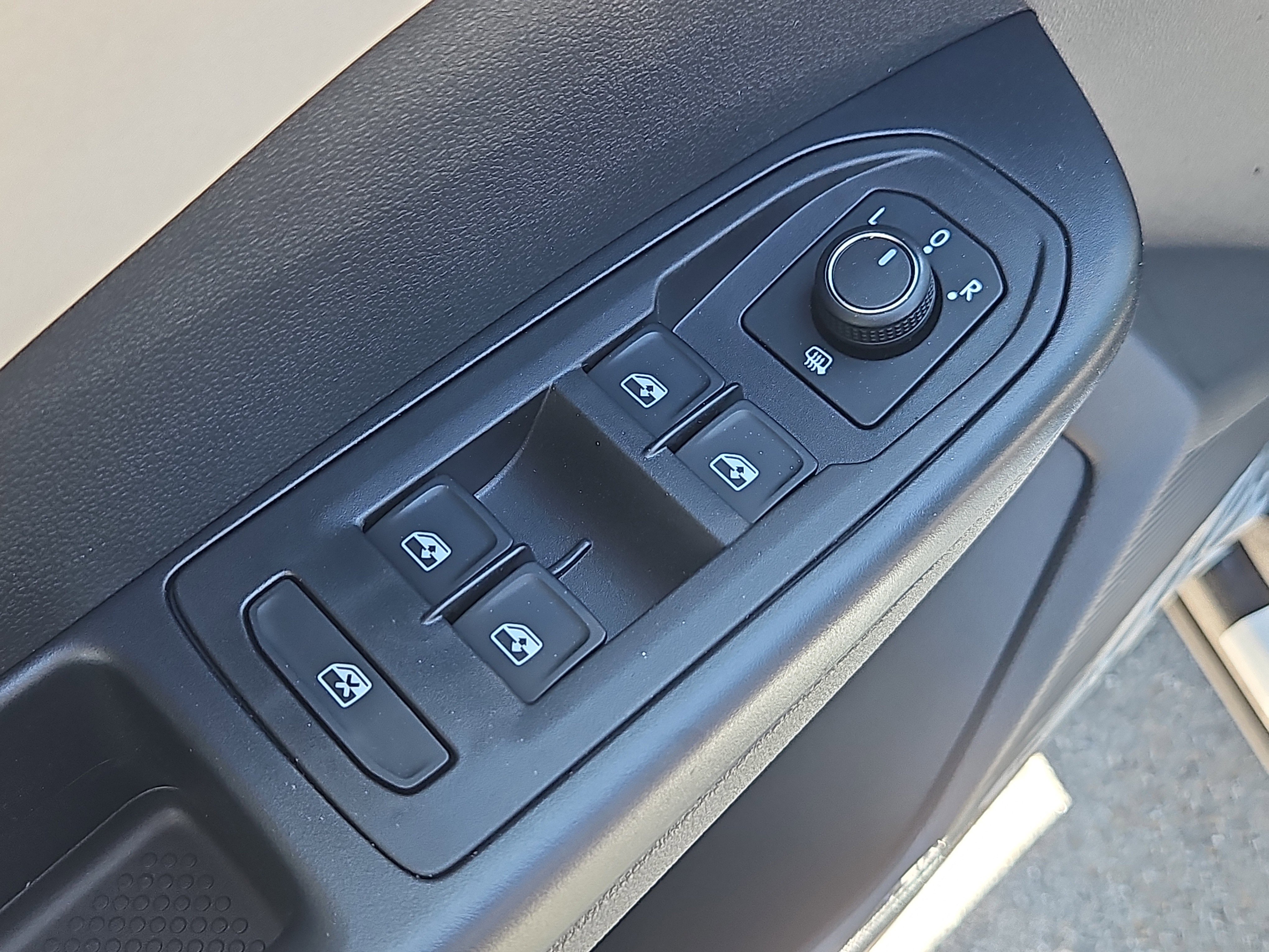 New 2026 Volkswagen Taos SE AWD/4WD image 6