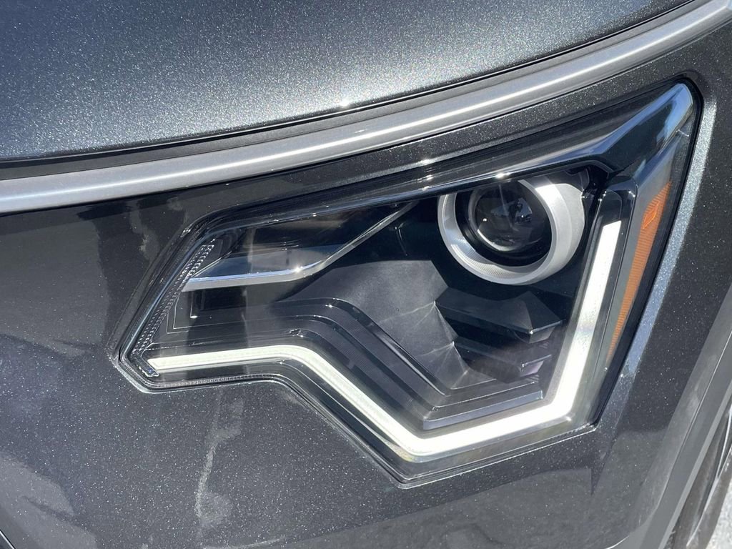 Used 2025 Kia Niro EX image 10