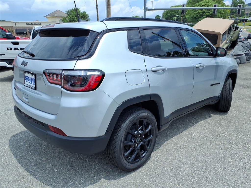 New 2026 Jeep Compass Latitude AWD/4WD image 4