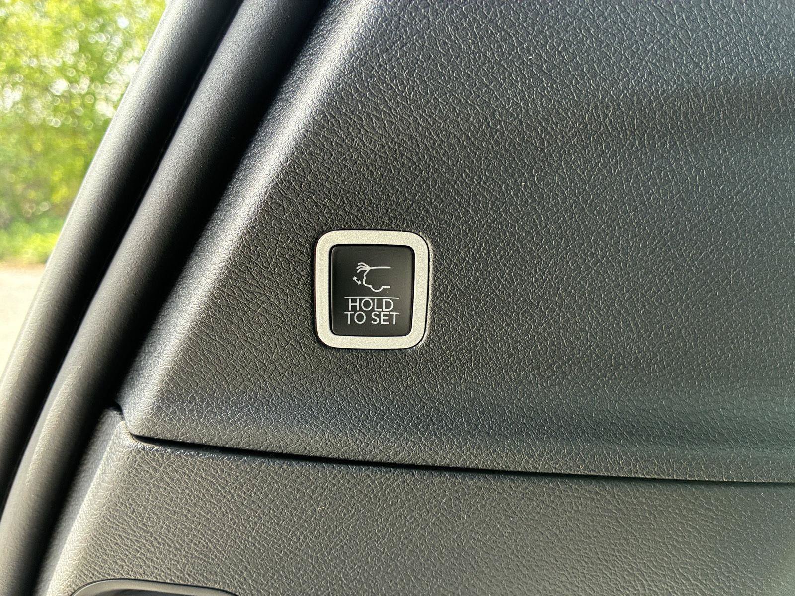 New 2027 Chrysler Pacifica Select AWD/4WD image 17