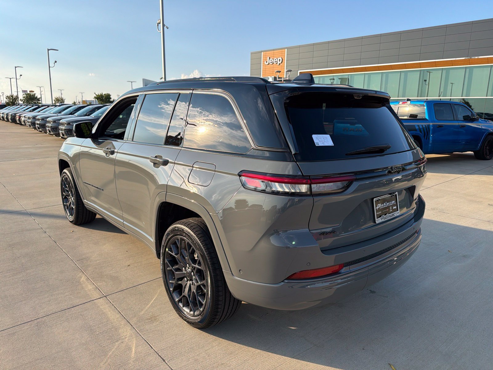 New 2027 Jeep Grand Cherokee Summit AWD/4WD image 3