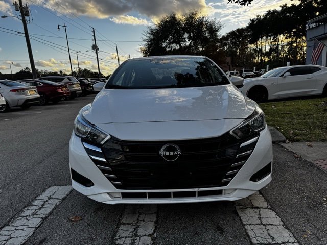 Used 2023 Nissan Versa SV image 3