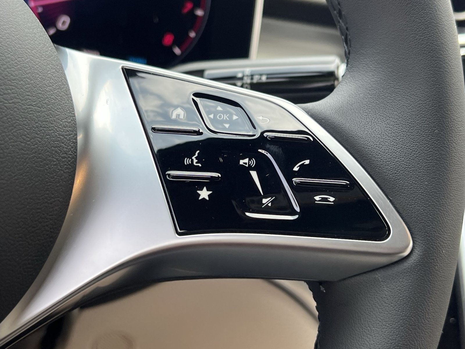New 2026 Mercedes-Benz C 300 4MATIC Sedan image 37