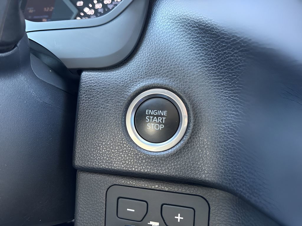 Used 2022 Toyota Tundra SR5 w/ SR5 Convenience Package image 20