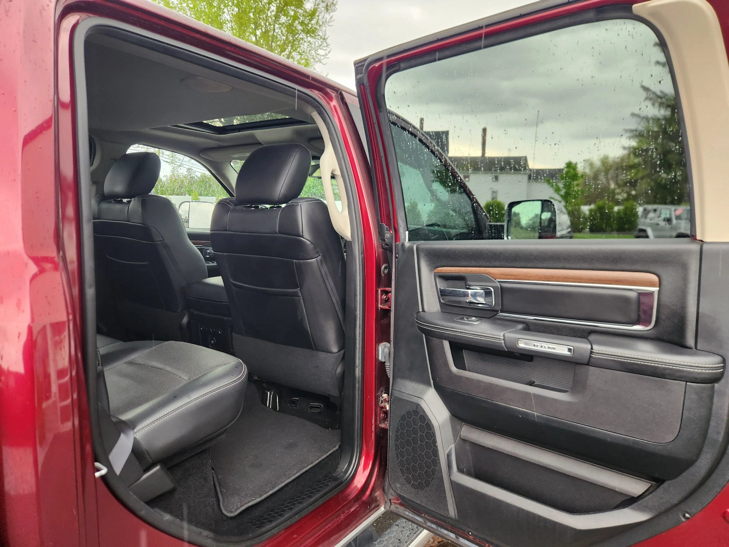 Used 2017 RAM 1500 Laramie w/ Convenience Group AWD/4WD image 46