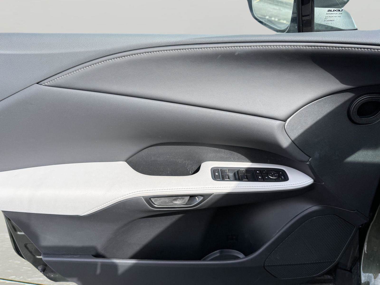 Used 2025 Lexus RX 350 Premium w/ Accessory Package image 9