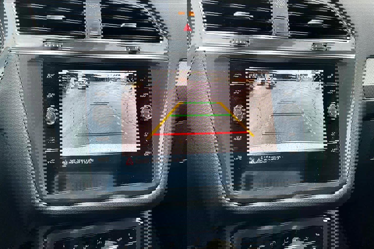 Used 2022 Volkswagen Tiguan SE w/ Panoramic Sunroof Package image 27