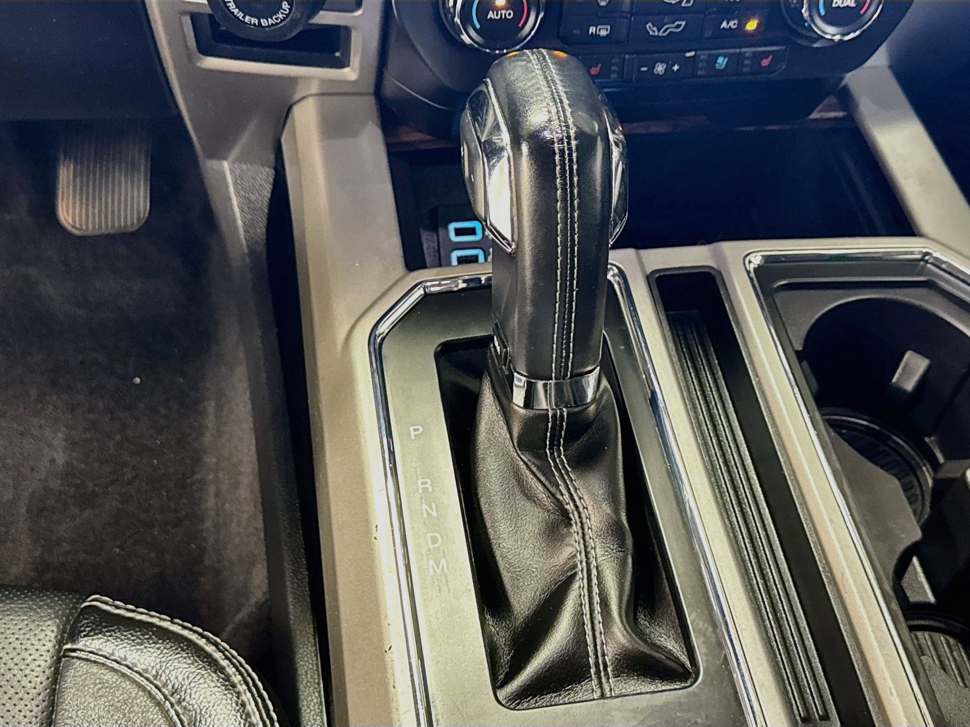Used 2018 Ford F150 Lariat w/ Trailer Tow Package RWD image 17