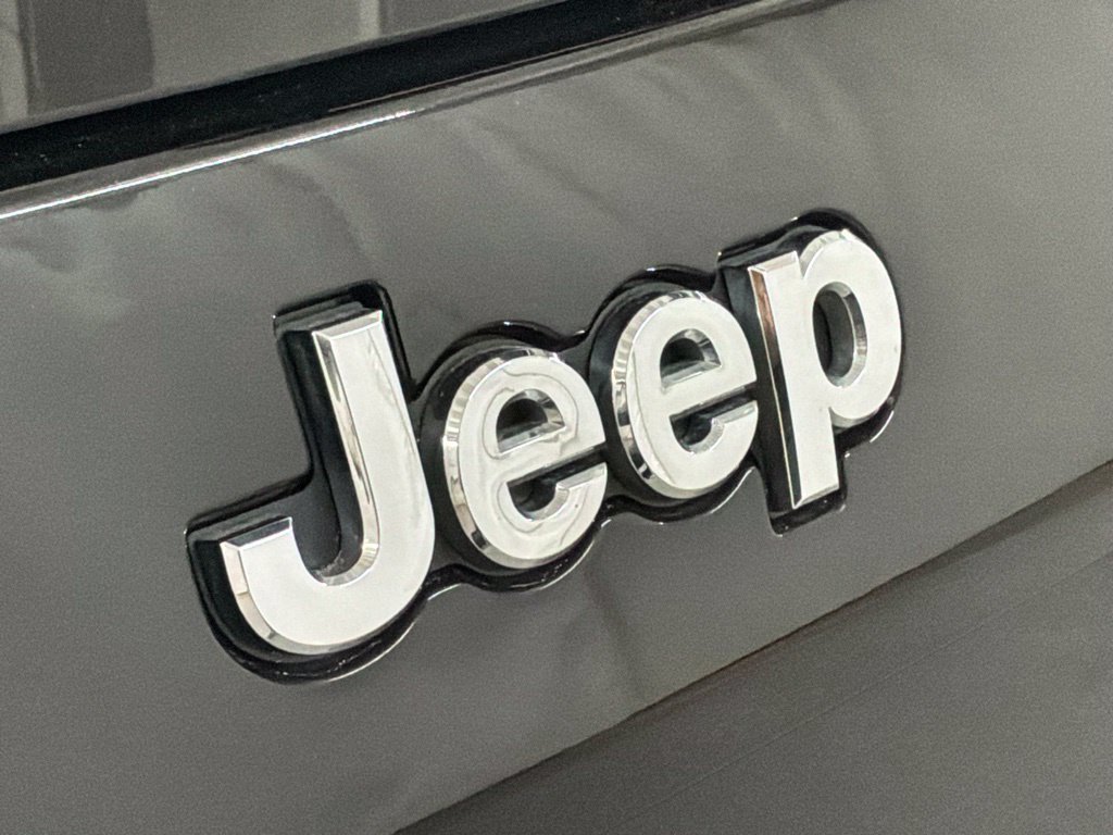 Used 2021 Jeep Cherokee Latitude FWD image 20