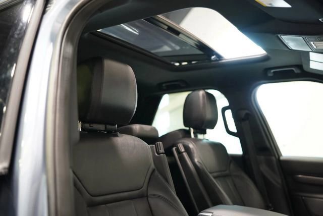 Used 2018 Land Rover Discovery SE AWD/4WD image 31