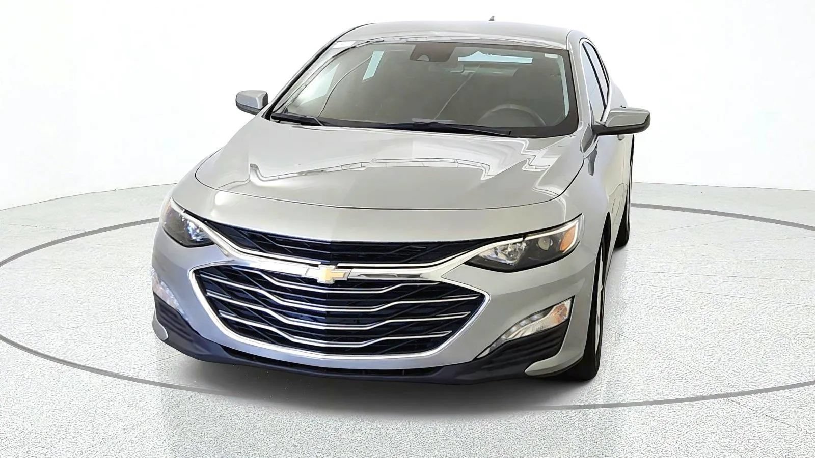 Used 2025 Chevrolet Malibu LT FWD image 3