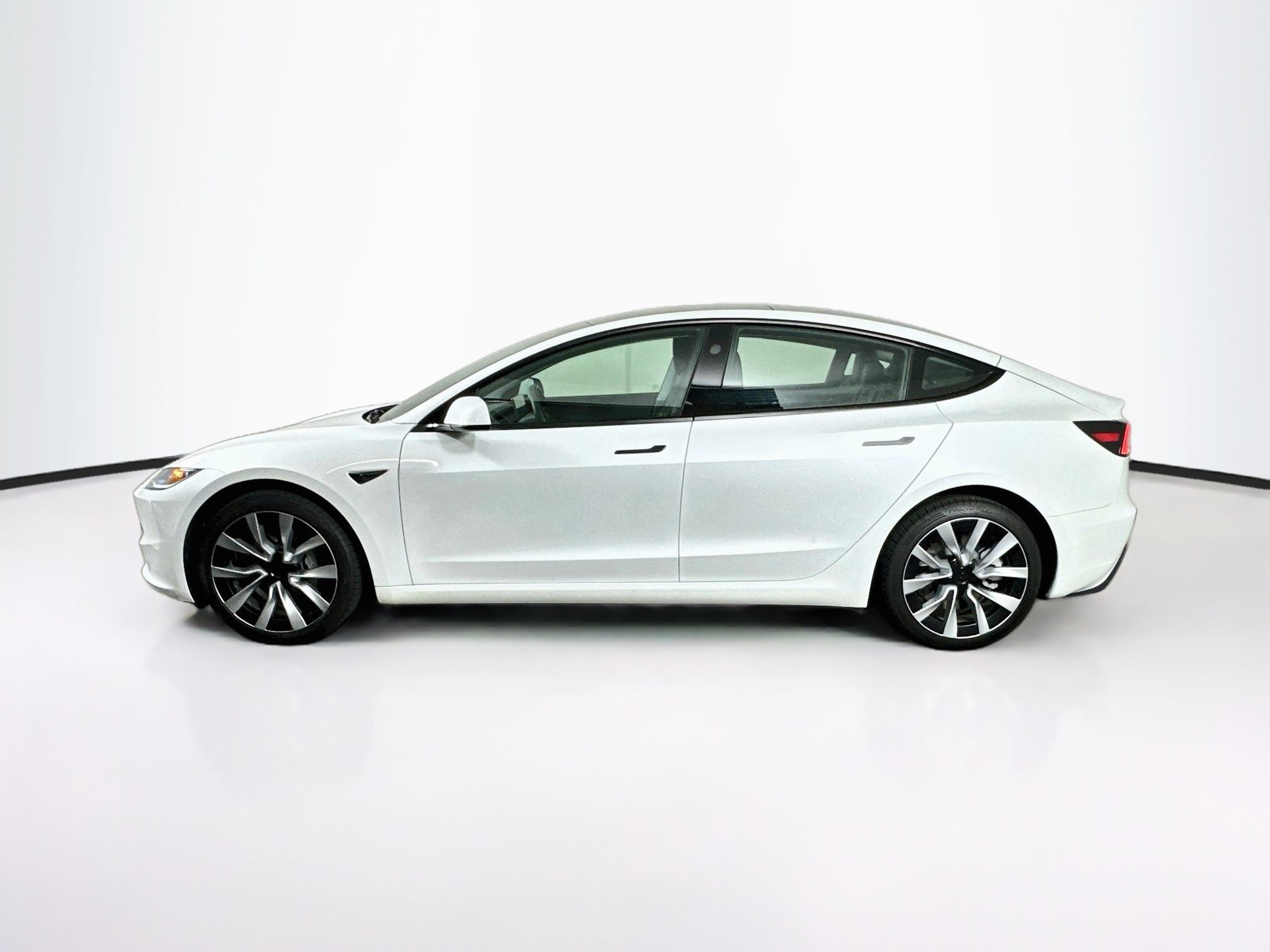Used 2025 Tesla Model 3 Long Range RWD image 4