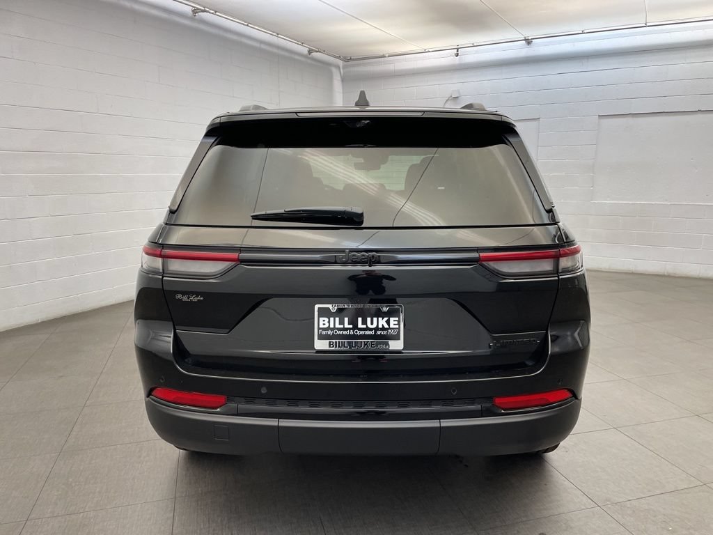 New 2025 Jeep Grand Cherokee Limited w/ Luxury Tech Group II RWD image 4