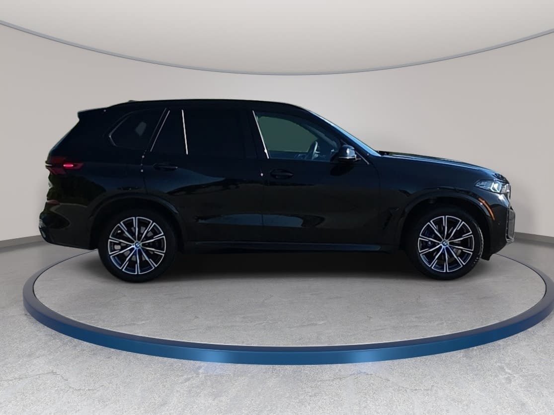 Used 2025 BMW X5 xDrive40i w/ M Sport Package AWD/4WD image 4
