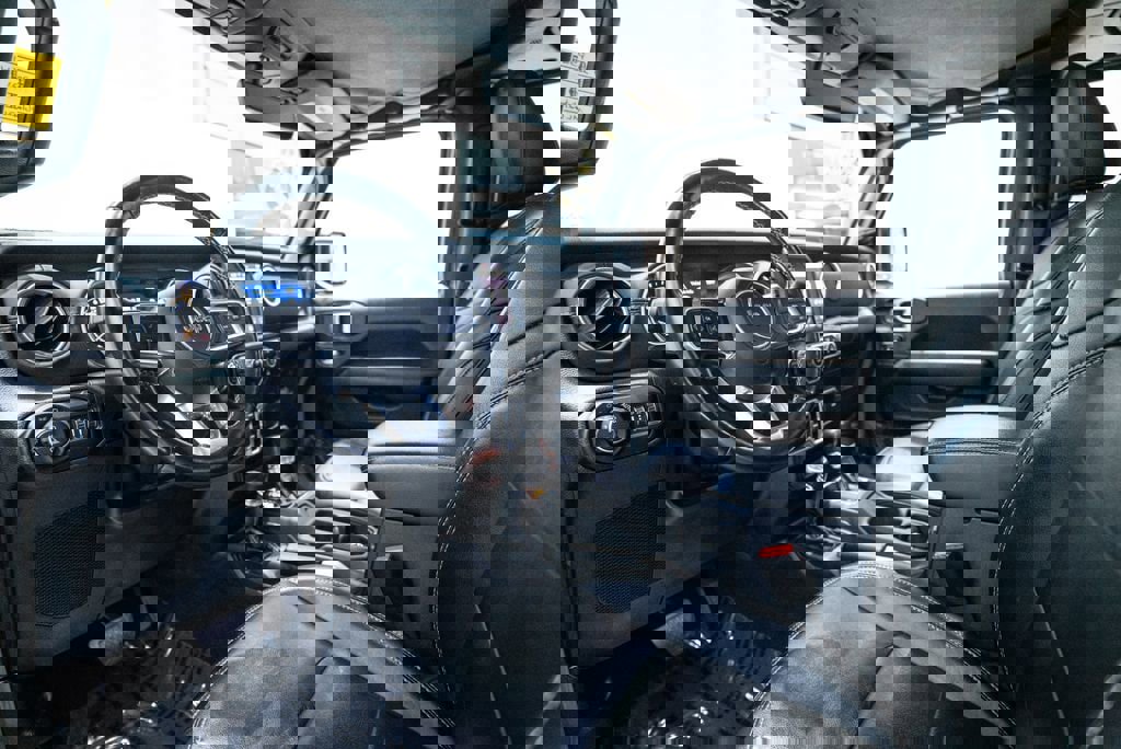 Used 2021 Jeep Gladiator Overland w/ Popular Equipment Package image 4