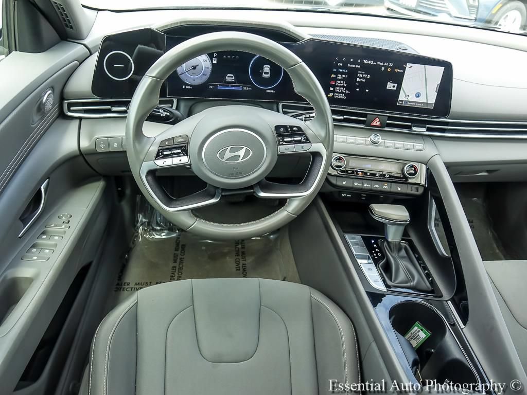 Used 2025 Hyundai Elantra SEL FWD image 15