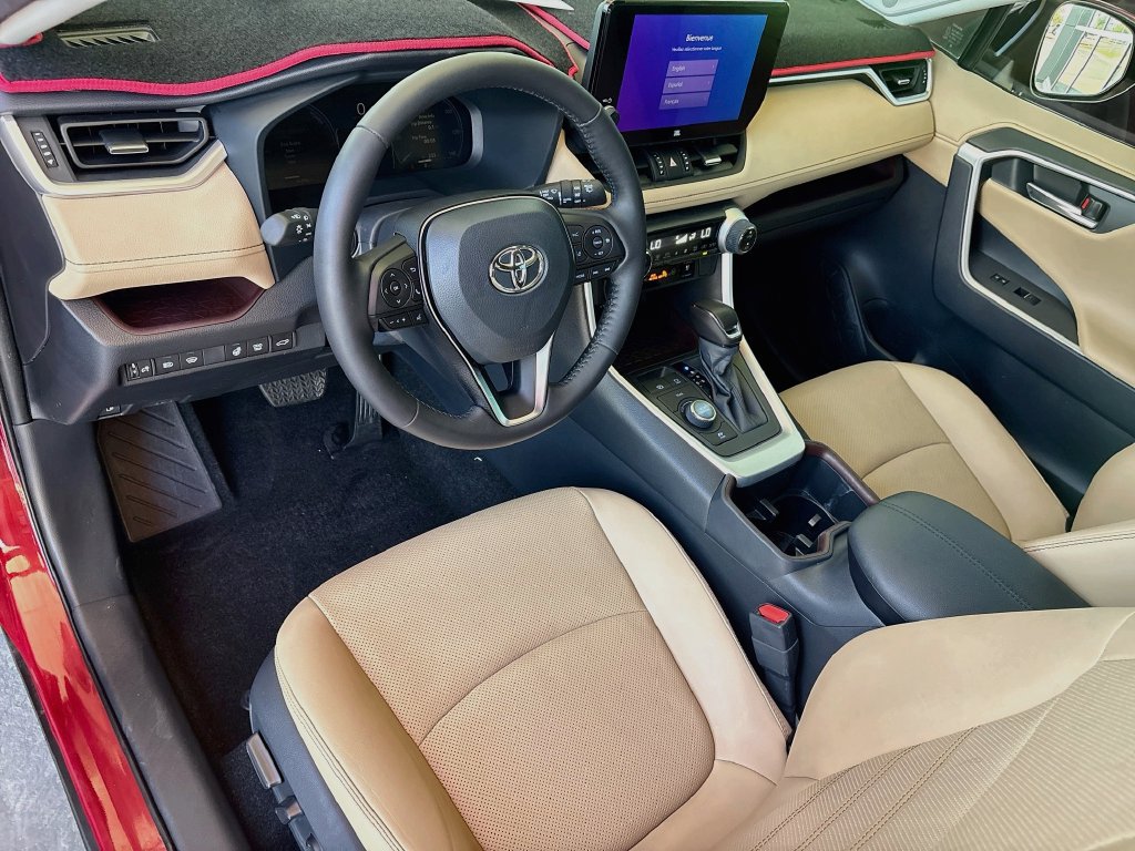Used 2025 Toyota RAV4 Limited w/ Weather Package AWD/4WD image 9