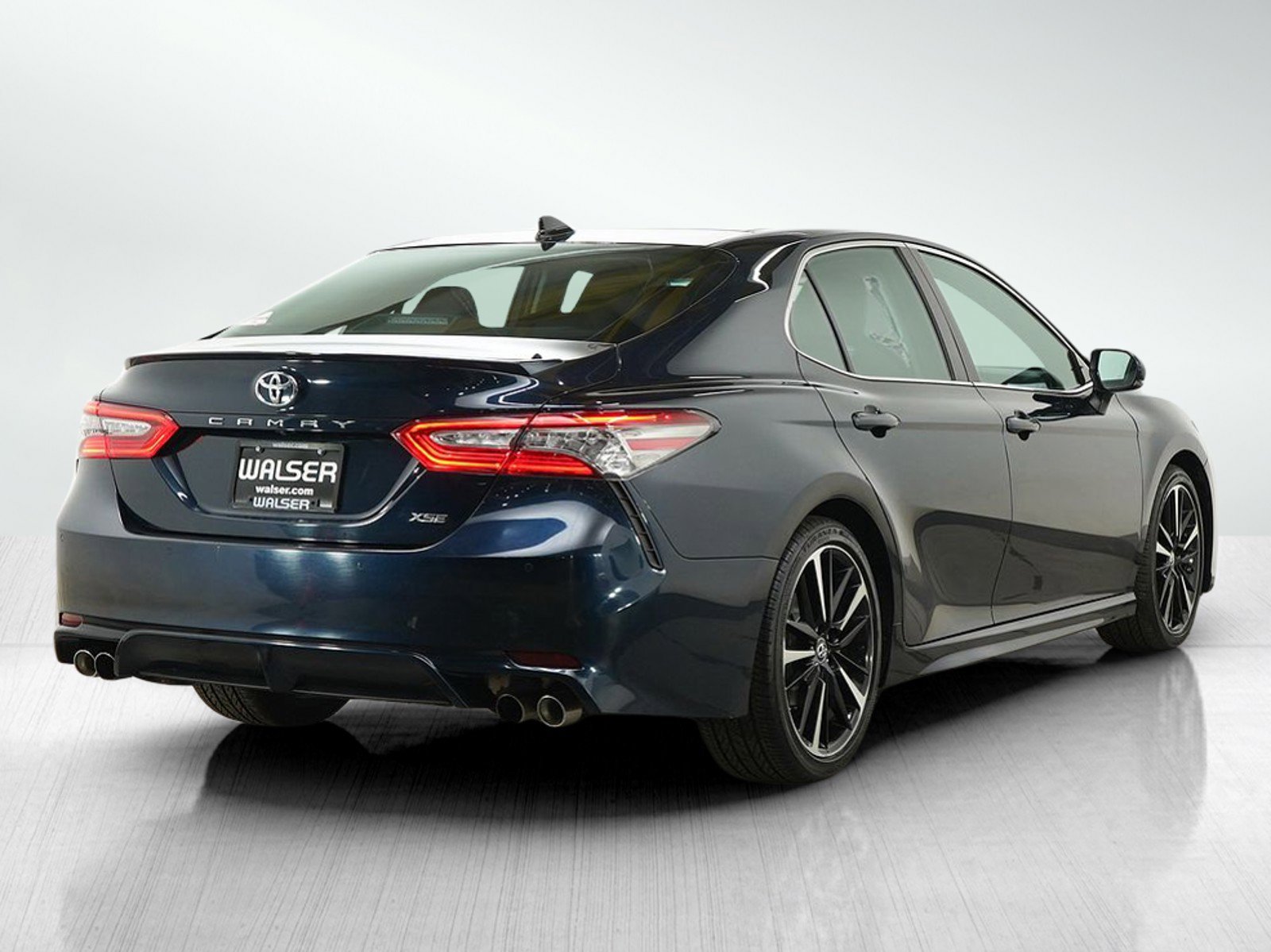 Used 2018 Toyota Camry XSE FWD image 5