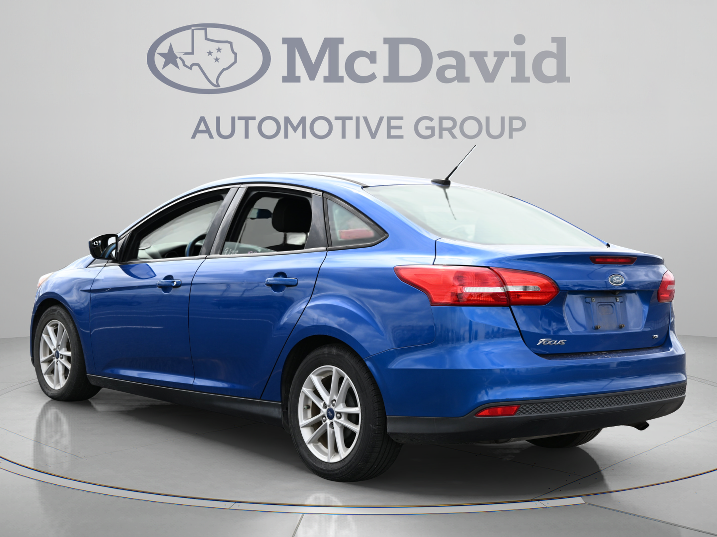 Used 2018 Ford Focus SE FWD image 2