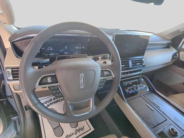 Used 2023 Lincoln Navigator Reserve image 12