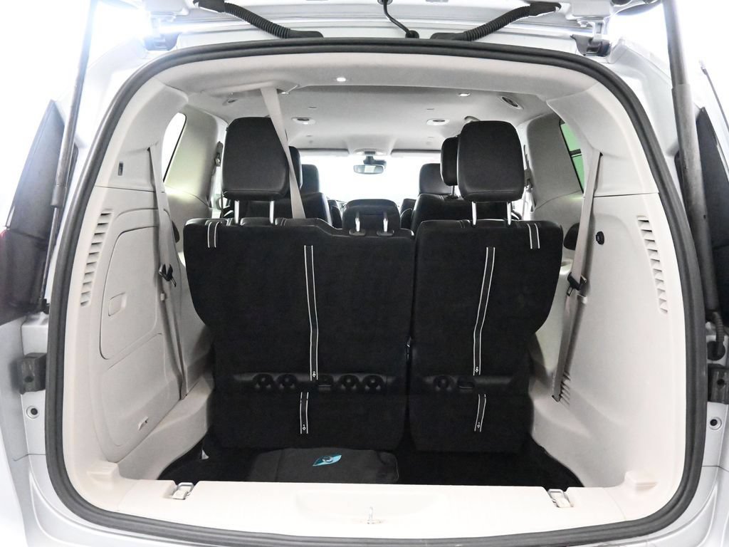 Used 2024 Chrysler Pacifica Limited FWD image 24