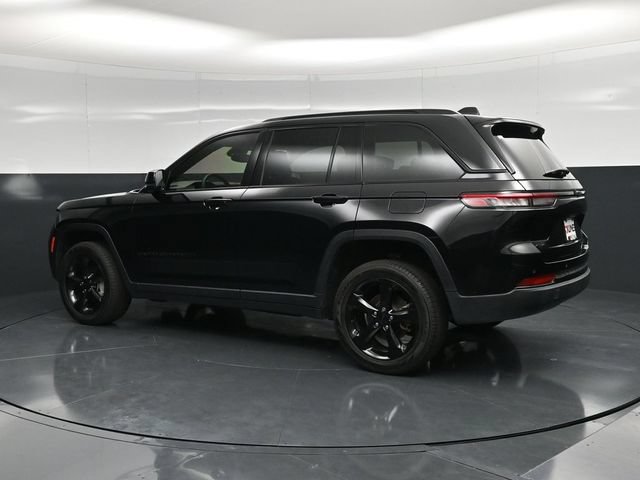 Used 2023 Jeep Grand Cherokee Limited w/ Black Appearance Package AWD/4WD image 10