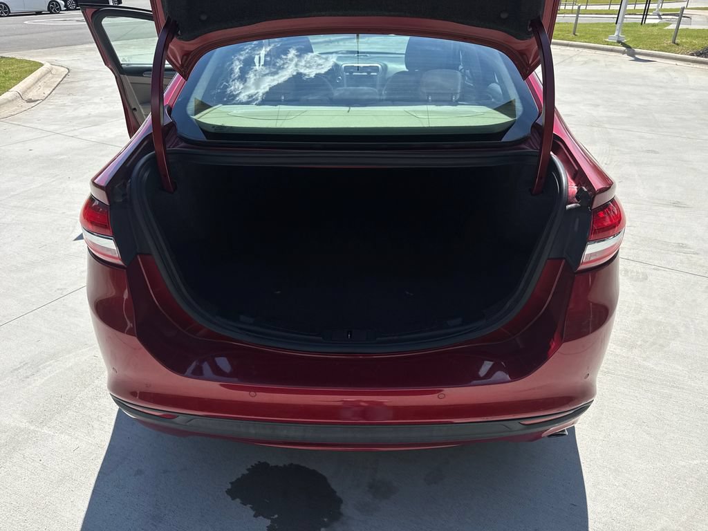 Used 2017 Ford Fusion SE w/ Fusion SE Technology Package FWD image 32