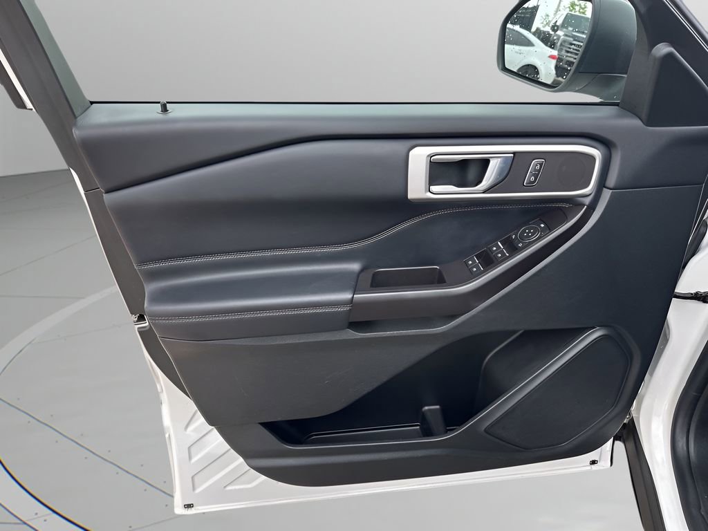 Used 2020 Ford Explorer XLT w/ Equipment Group 202A image 25