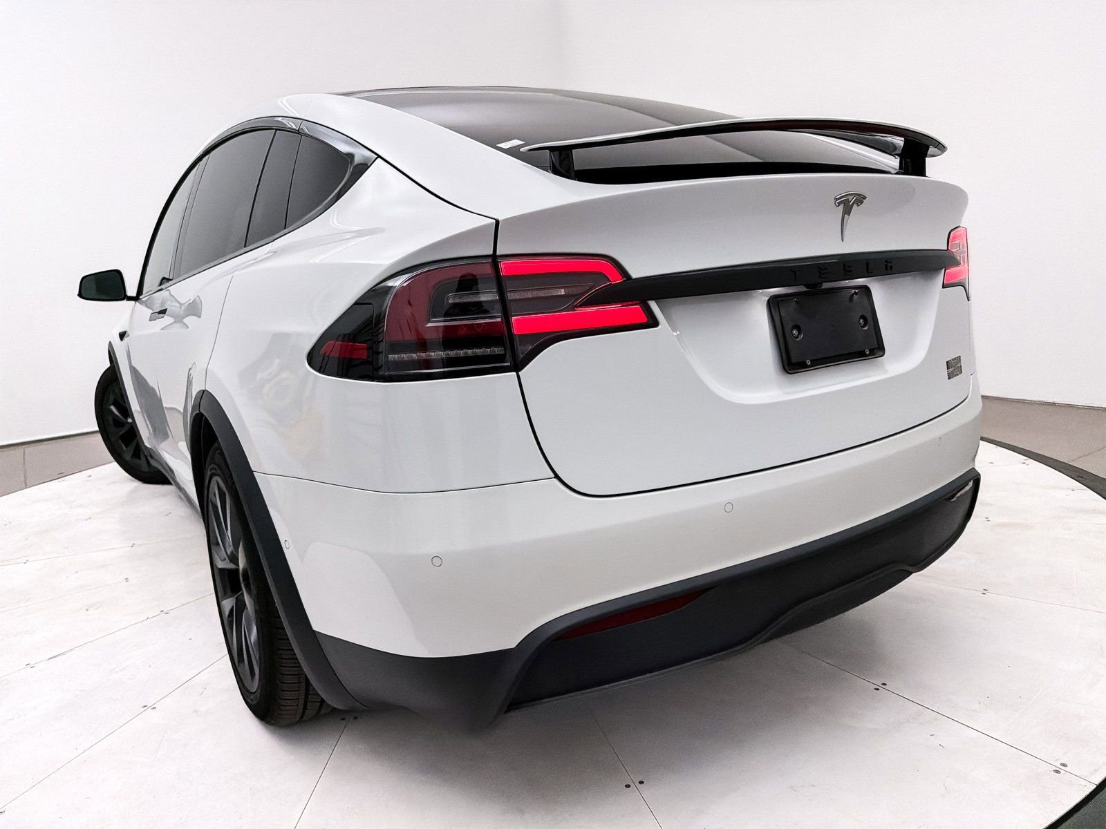 Used 2022 Tesla Model X Plaid image 11