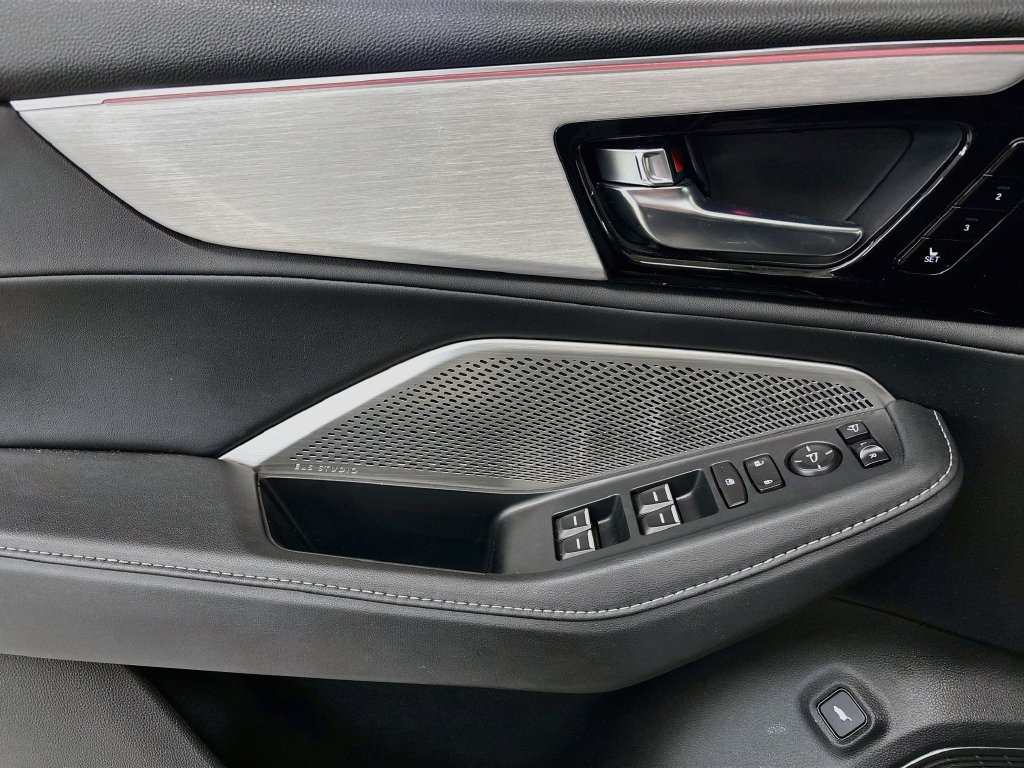 Used 2024 Acura MDX w/ Technology Package FWD image 23