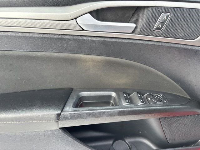 Used 2020 Ford Fusion SE image 13