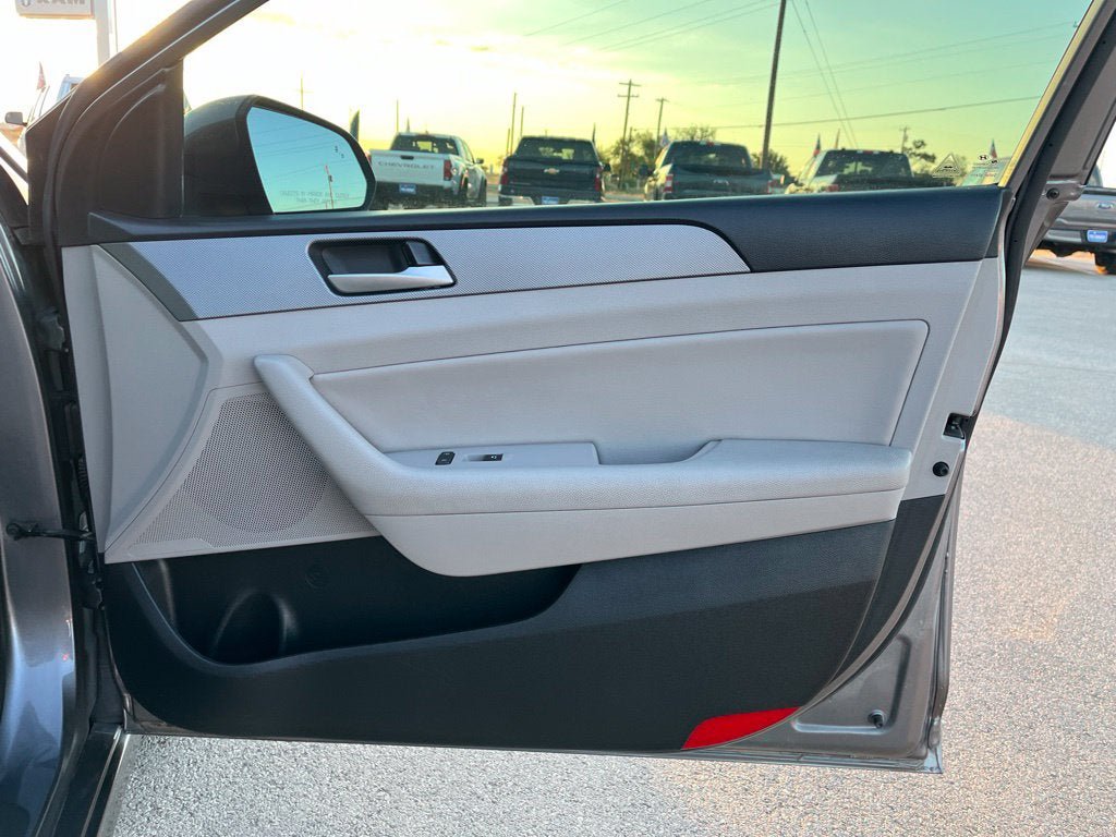 Used 2019 Hyundai Sonata SEL w/ Tech Package 02 FWD image 13