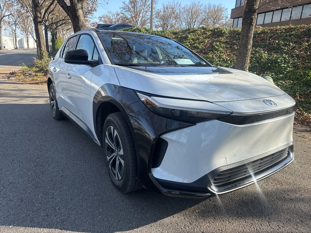 Used 2024 Toyota bZ4X XLE w/ Weather Package image 3