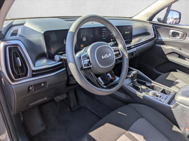 Used 2025 Kia Sorento LX FWD image 9