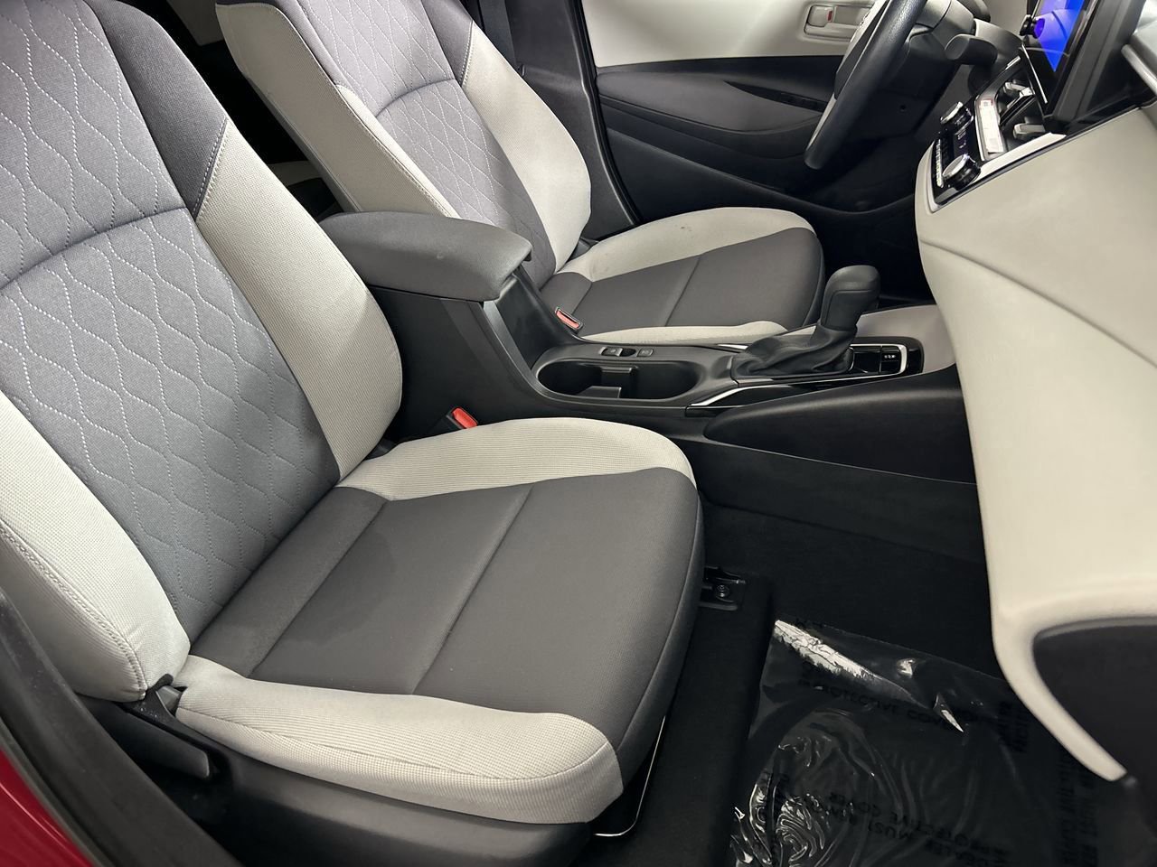 Used 2025 Toyota Corolla LE image 25